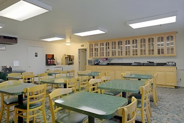 Days Inn by Wyndham Gilroy image 12