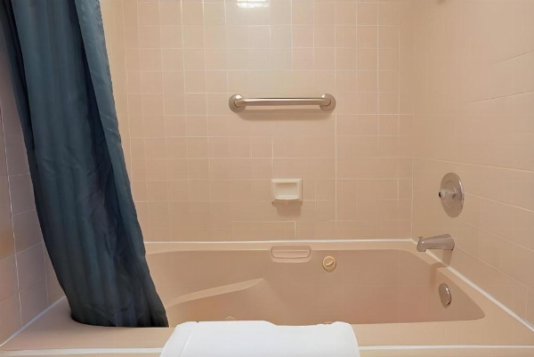 Days Inn by Wyndham Gilroy image 29